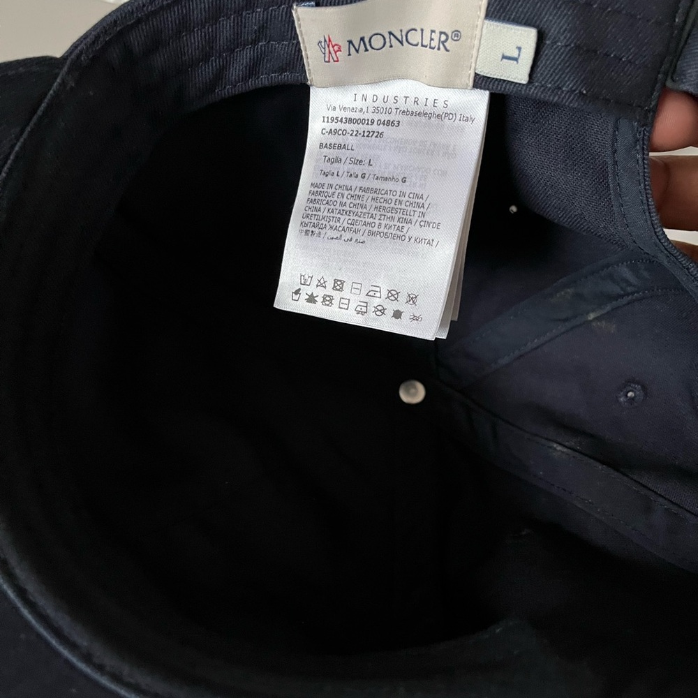 Moncler Blue Hat Classic Style with Embroidered Logo - Picture 4 of 4